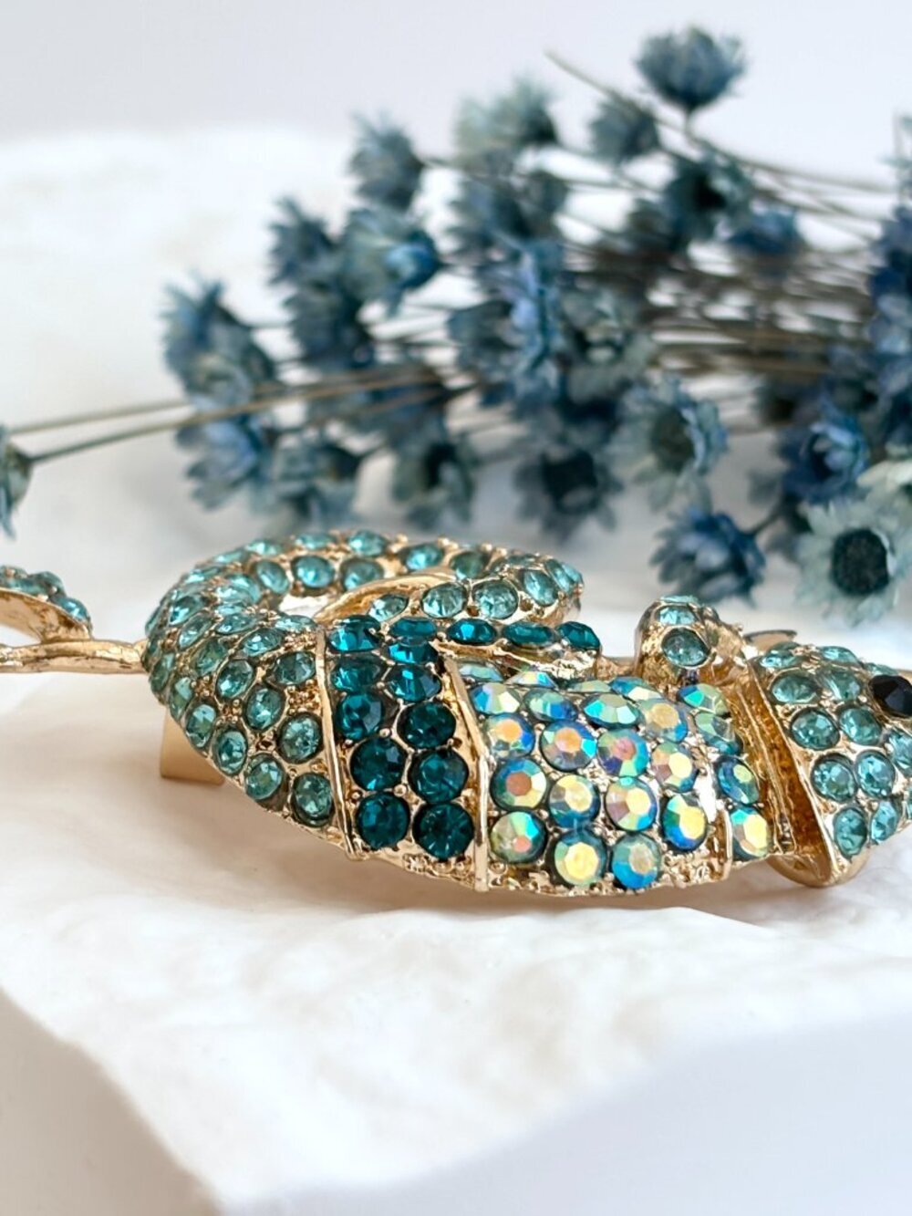 Mint Blue Rhinestone Chameleon Reptile Lizard on Branch Gold Toned Brooch Pin - Picture 5 of 12